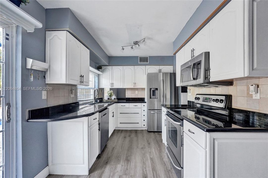 For Sale: $575,000 (3 beds, 2 baths, 1757 Square Feet)
