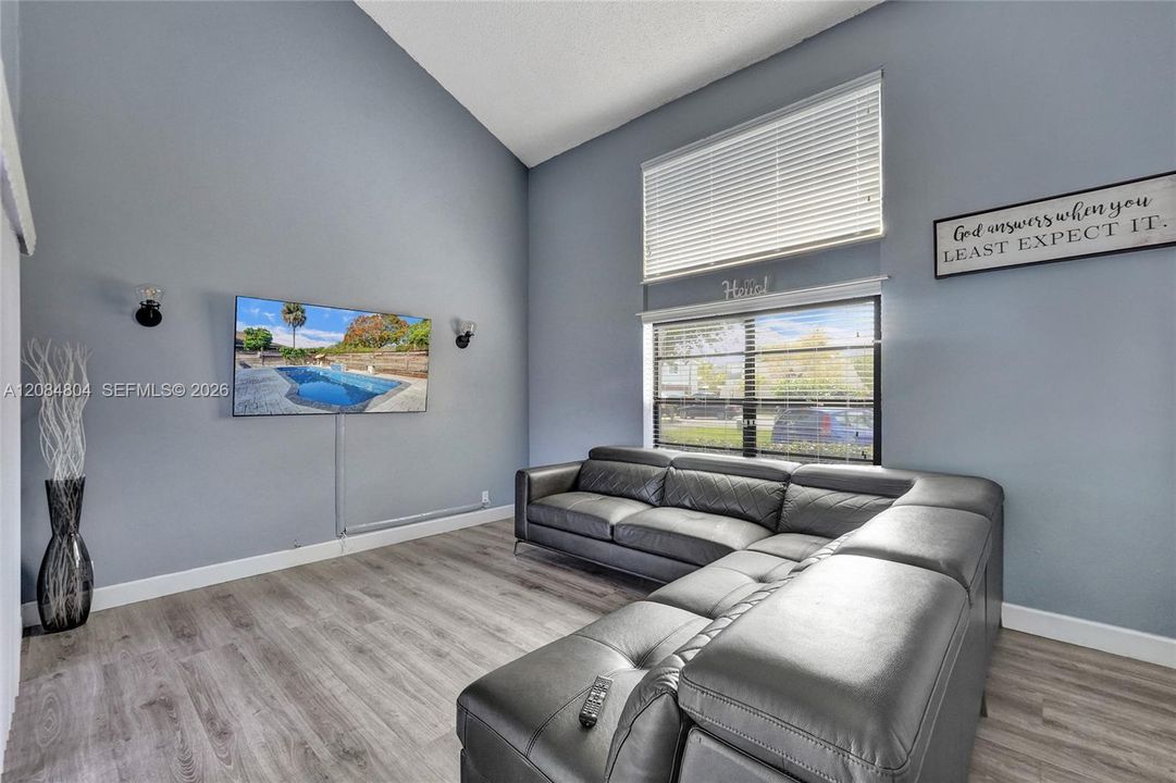 For Sale: $575,000 (3 beds, 2 baths, 1757 Square Feet)