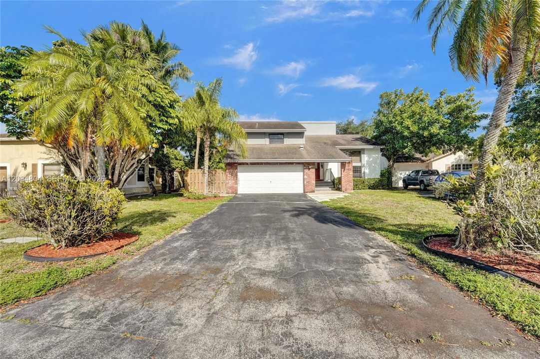 For Sale: $575,000 (3 beds, 2 baths, 1757 Square Feet)