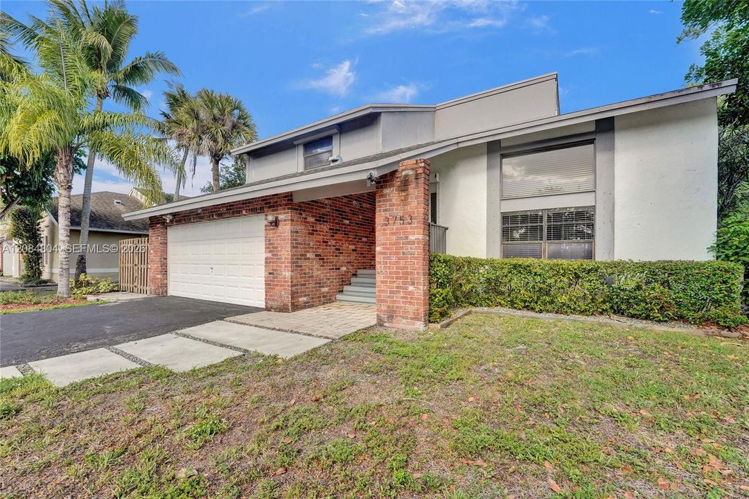 For Sale: $575,000 (3 beds, 2 baths, 1757 Square Feet)
