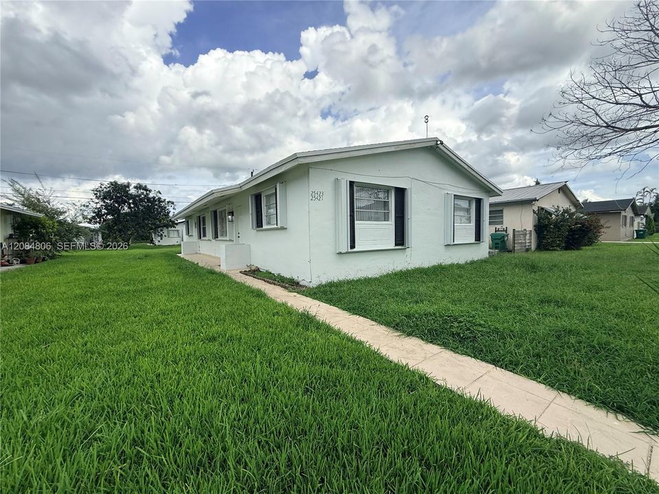 For Rent: $1,800 (2 beds, 1 baths, 1788 Square Feet)