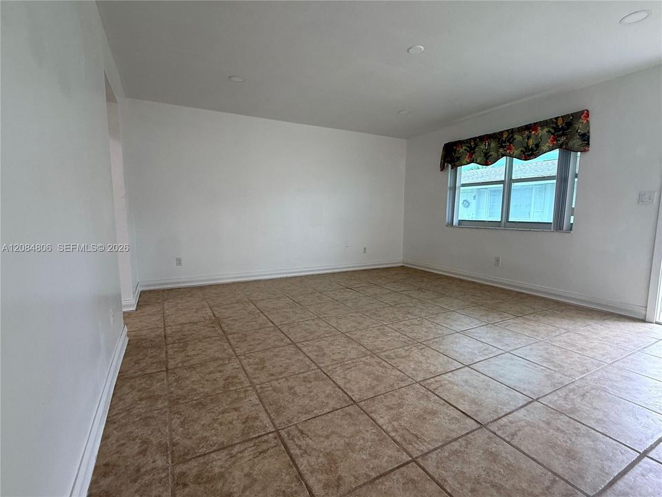 For Rent: $1,800 (2 beds, 1 baths, 1788 Square Feet)