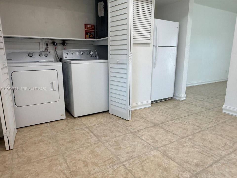 For Rent: $1,800 (2 beds, 1 baths, 1788 Square Feet)