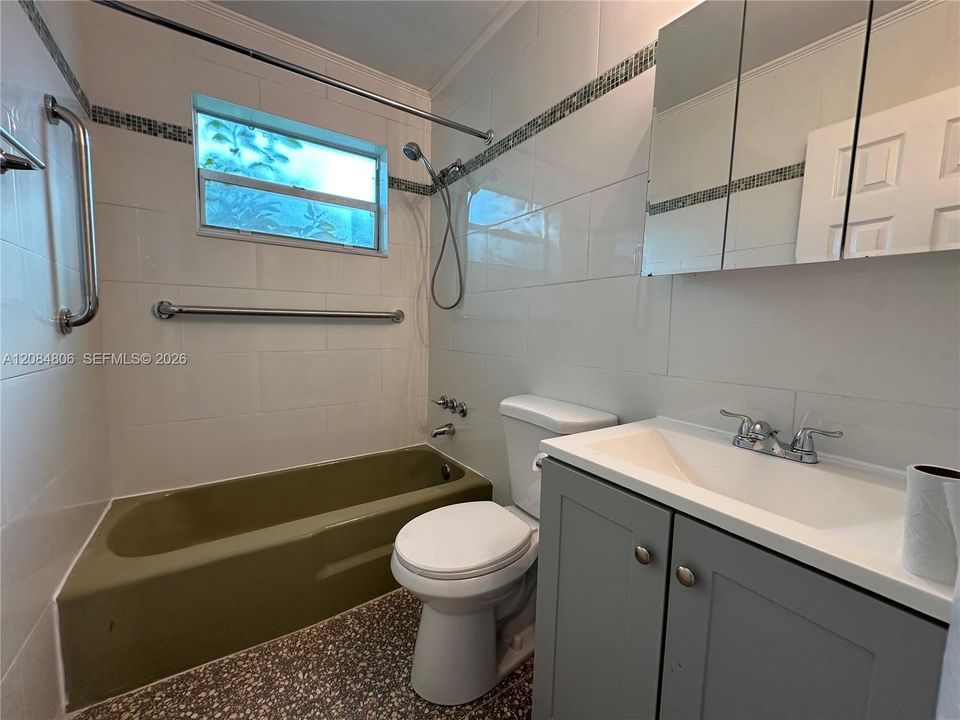 For Rent: $1,800 (2 beds, 1 baths, 1788 Square Feet)