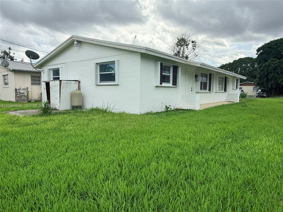 For Rent: $1,800 (2 beds, 1 baths, 1788 Square Feet)