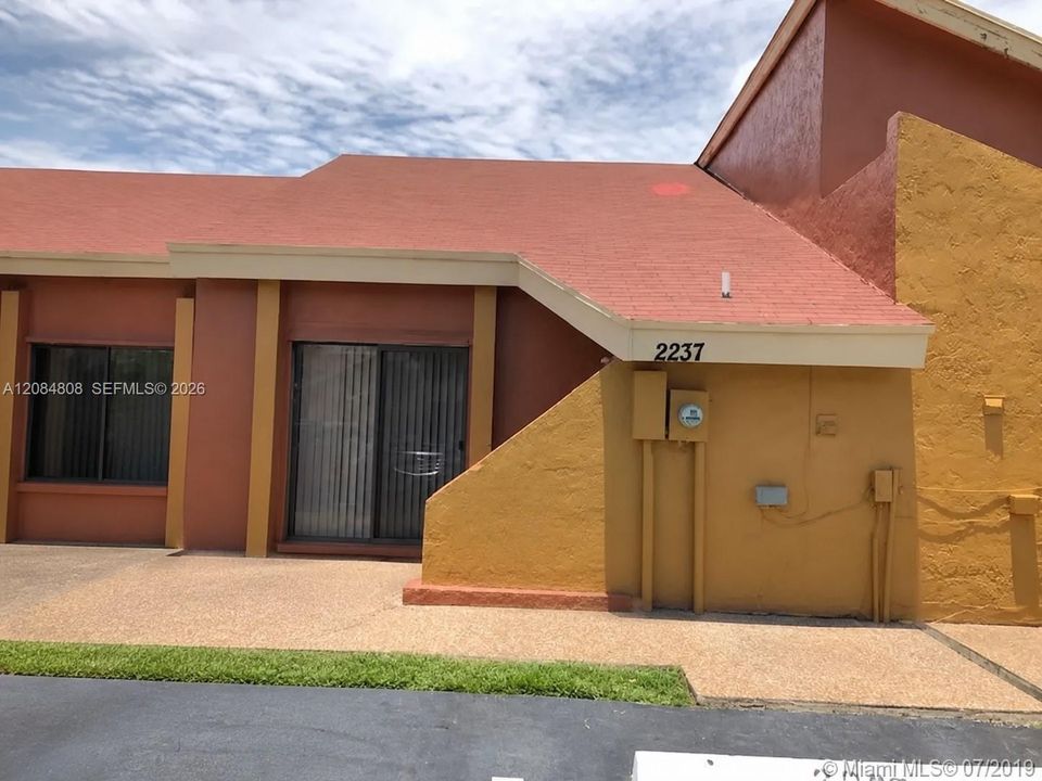 For Rent: $2,250 (3 beds, 2 baths, 849 Square Feet)