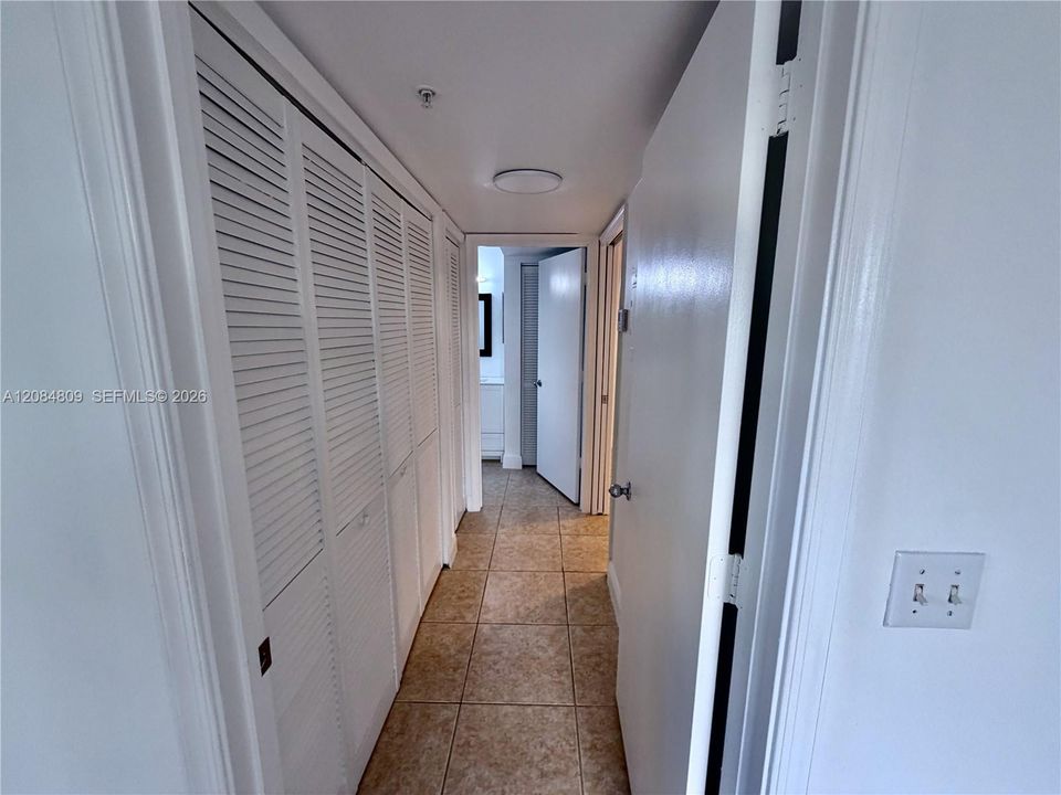 На продажу: $198,900 (1 спален, 1 ванн, 670 Квадратных фут)