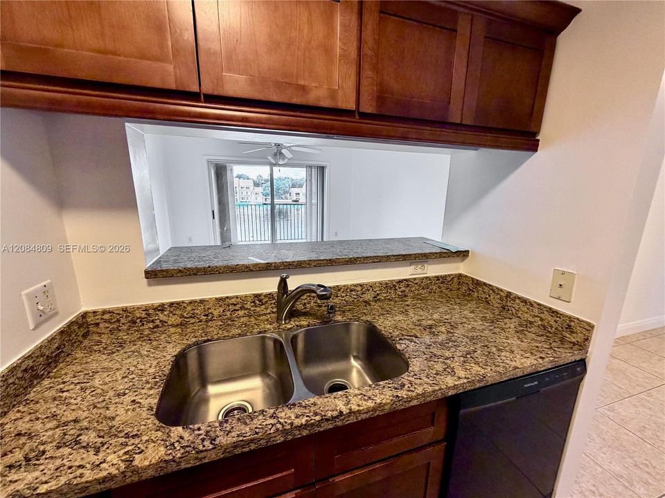 На продажу: $198,900 (1 спален, 1 ванн, 670 Квадратных фут)