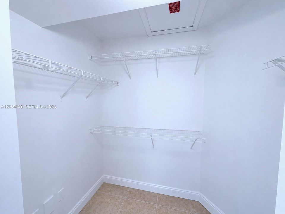 На продажу: $198,900 (1 спален, 1 ванн, 670 Квадратных фут)