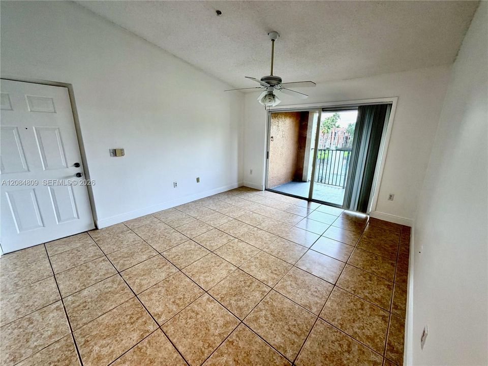На продажу: $198,900 (1 спален, 1 ванн, 670 Квадратных фут)