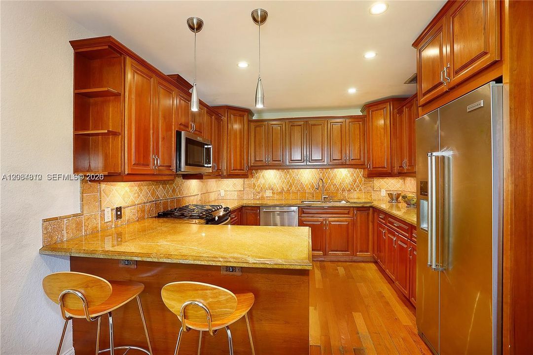 В аренду: $5,995 (3 спален, 2 ванн, 1752 Квадратных фут)