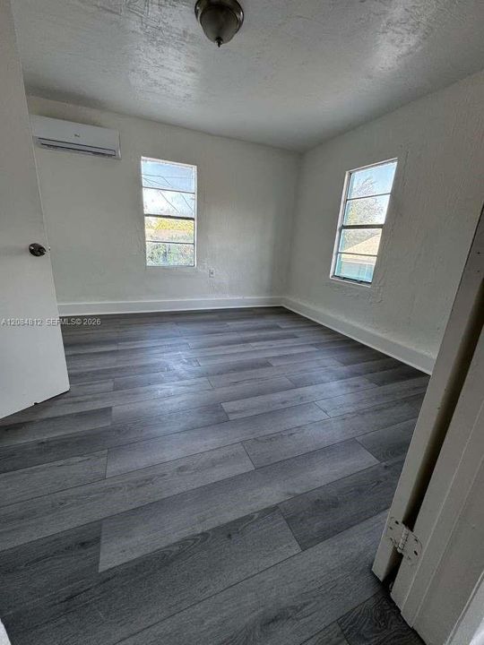 For Rent: $1,500 (1 beds, 1 baths, 1674 Square Feet)