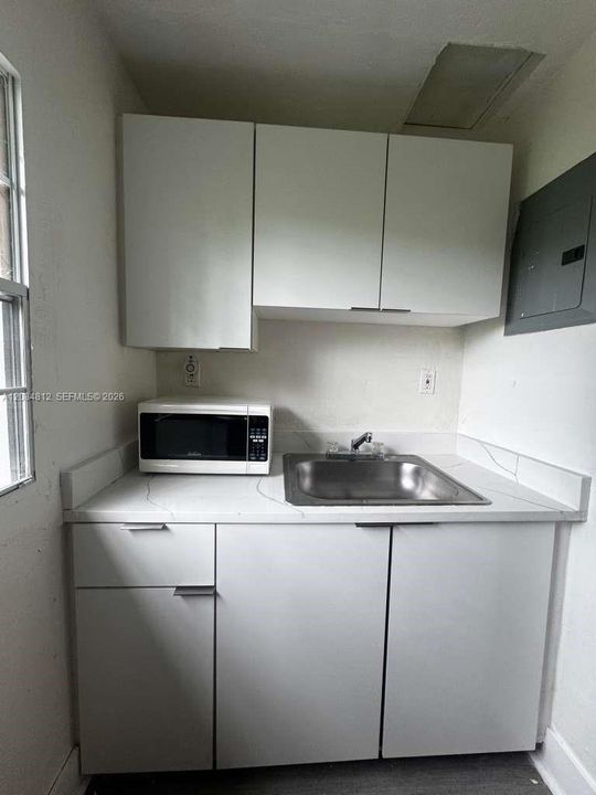 For Rent: $1,500 (1 beds, 1 baths, 1674 Square Feet)