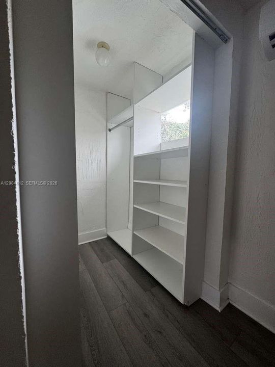 For Rent: $1,500 (1 beds, 1 baths, 1674 Square Feet)