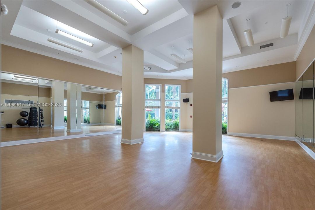For Sale: $499,000 (2 beds, 2 baths, 1024 Square Feet)