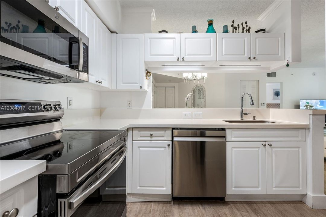 For Sale: $499,000 (2 beds, 2 baths, 1024 Square Feet)