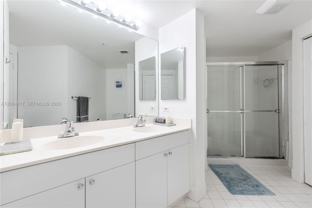 For Sale: $499,000 (2 beds, 2 baths, 1024 Square Feet)