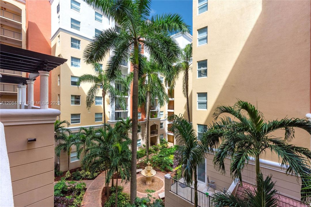 For Sale: $499,000 (2 beds, 2 baths, 1024 Square Feet)