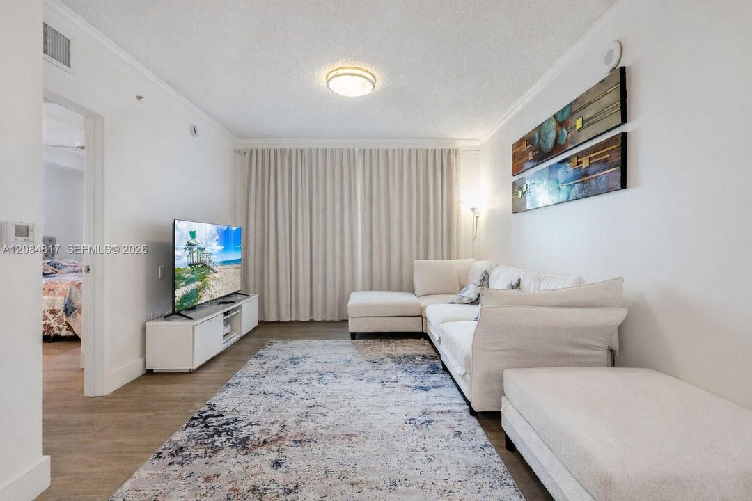 For Sale: $499,000 (2 beds, 2 baths, 1024 Square Feet)