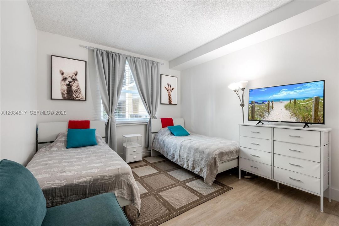 For Sale: $499,000 (2 beds, 2 baths, 1024 Square Feet)