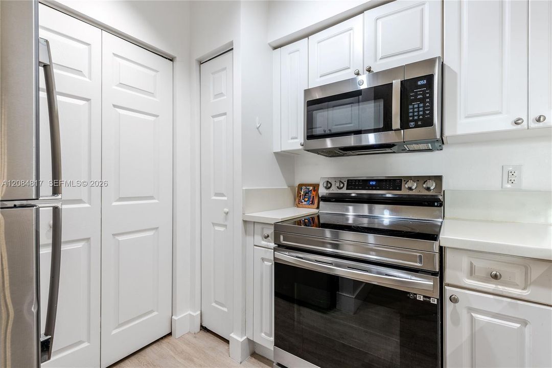 For Sale: $499,000 (2 beds, 2 baths, 1024 Square Feet)