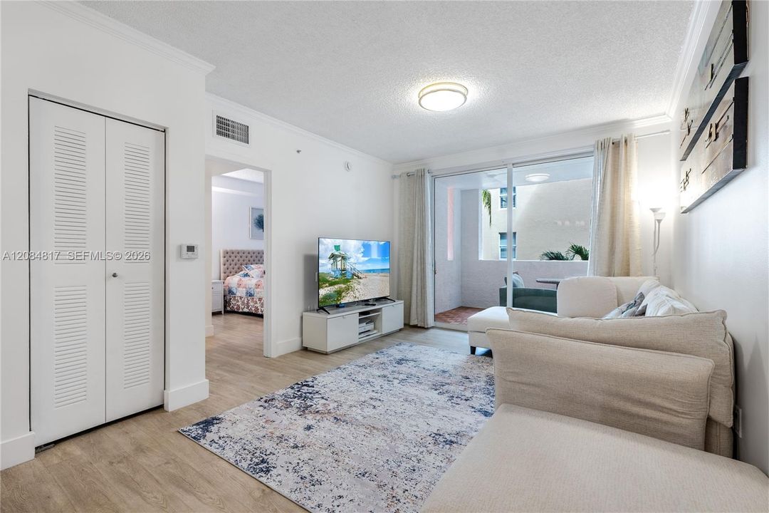 For Sale: $499,000 (2 beds, 2 baths, 1024 Square Feet)