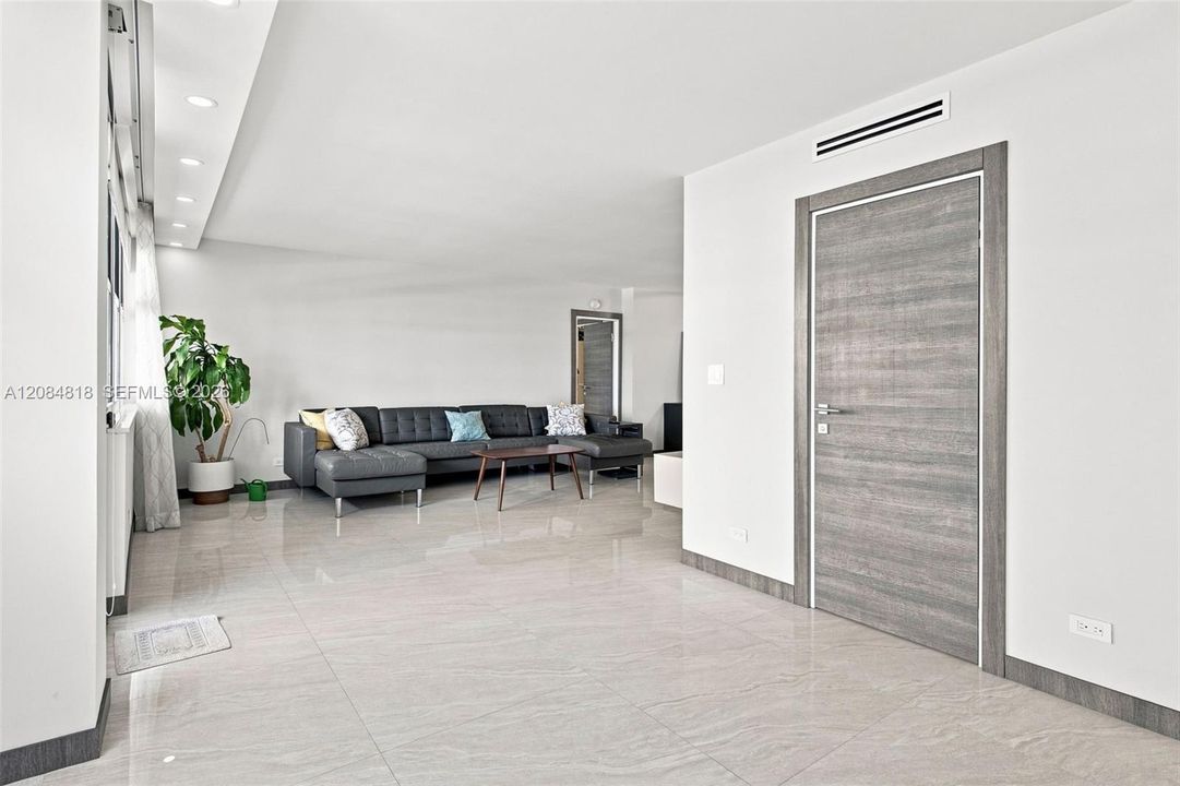 En Venta: $469,900 (1 camas, 1 baños, 1087 Pies cuadrados)