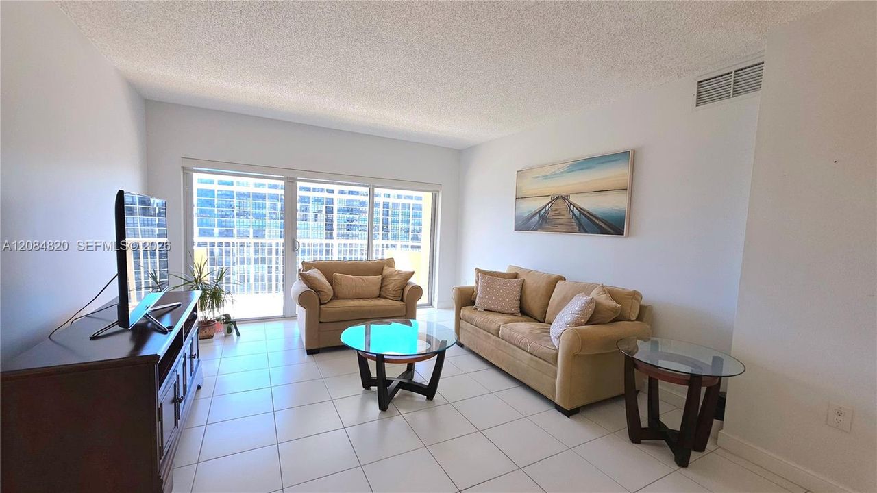 En Venta: $340,000 (1 camas, 1 baños, 870 Pies cuadrados)
