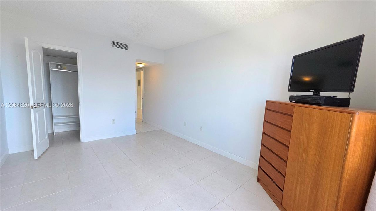En Venta: $340,000 (1 camas, 1 baños, 870 Pies cuadrados)