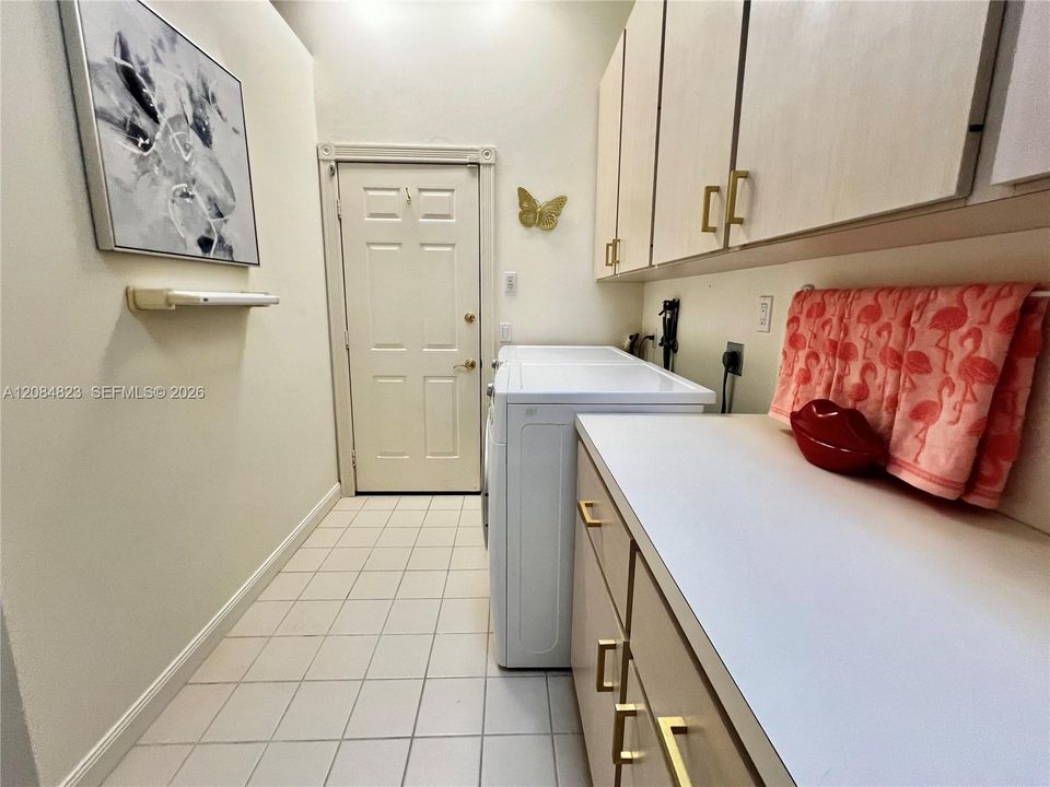 For Sale: $596,900 (3 beds, 2 baths, 2017 Square Feet)