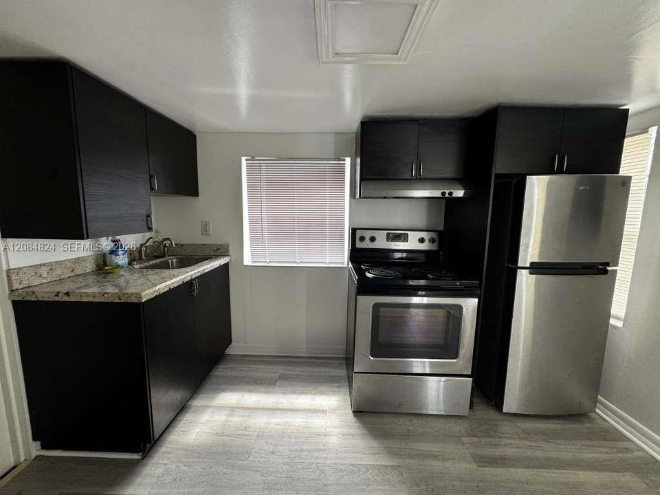 For Rent: $1,500 (1 beds, 1 baths, 1674 Square Feet)