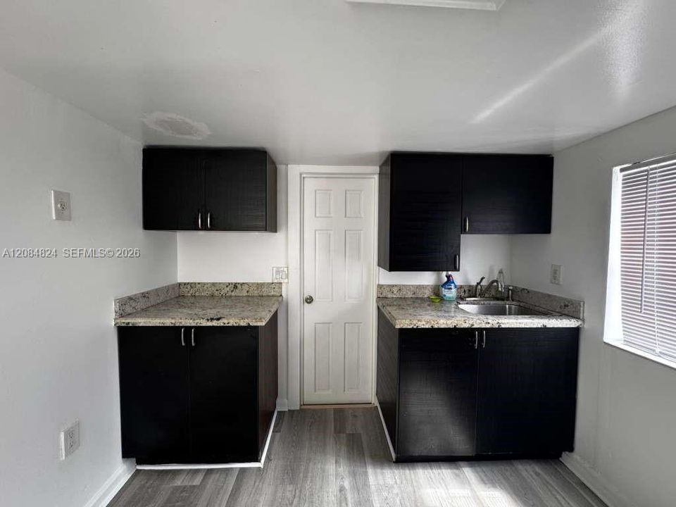 For Rent: $1,500 (1 beds, 1 baths, 1674 Square Feet)