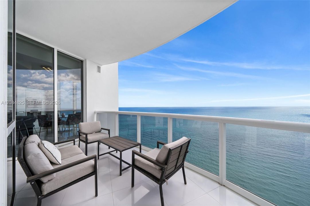 For Sale: $1,870,000 (2 beds, 2 baths, 1722 Square Feet)