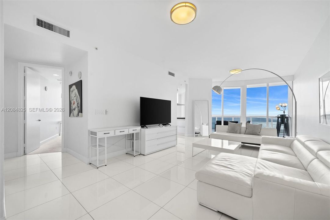 For Sale: $1,870,000 (2 beds, 2 baths, 1722 Square Feet)