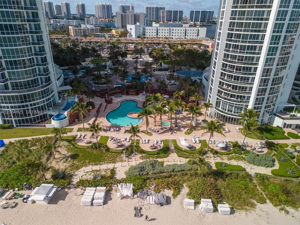 For Sale: $1,870,000 (2 beds, 2 baths, 1722 Square Feet)