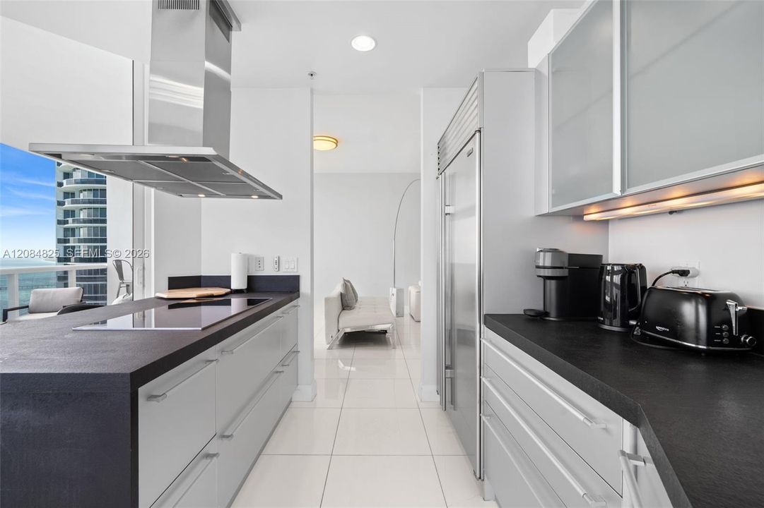For Sale: $1,870,000 (2 beds, 2 baths, 1722 Square Feet)