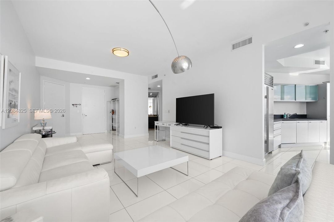 For Sale: $1,870,000 (2 beds, 2 baths, 1722 Square Feet)