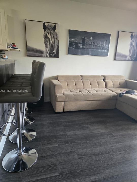 For Sale: $94,500 (1 beds, 1 baths, 625 Square Feet)