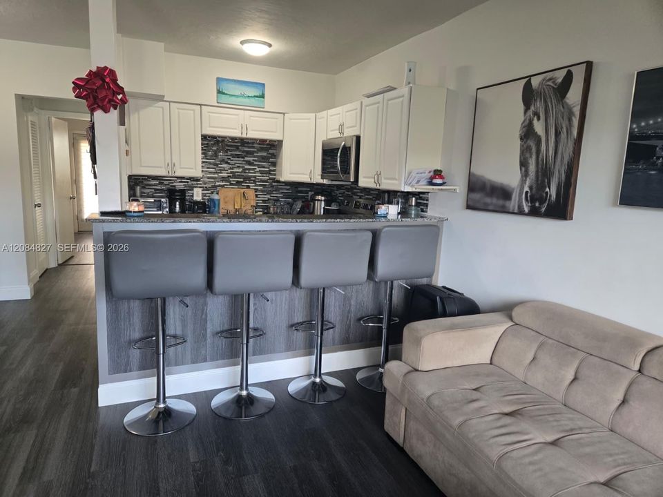 For Sale: $94,500 (1 beds, 1 baths, 625 Square Feet)