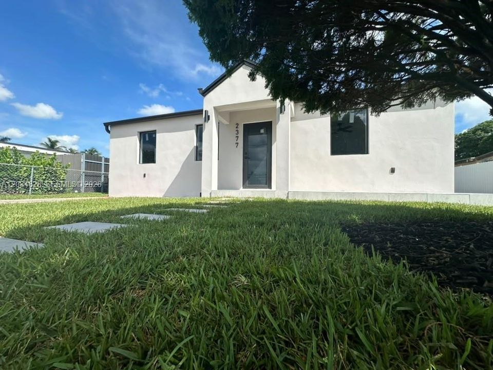 En Renta: $3,300 (3 camas, 2 baños, 900 Pies cuadrados)