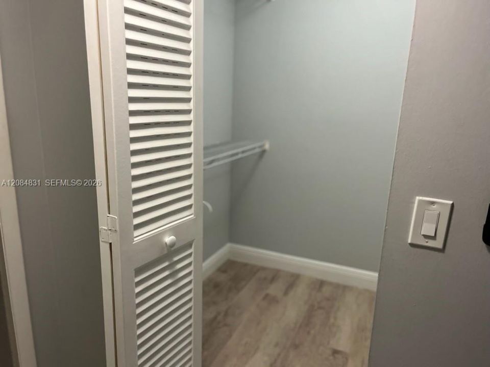 На продажу: $369,999 (2 спален, 2 ванн, 1152 Квадратных фут)