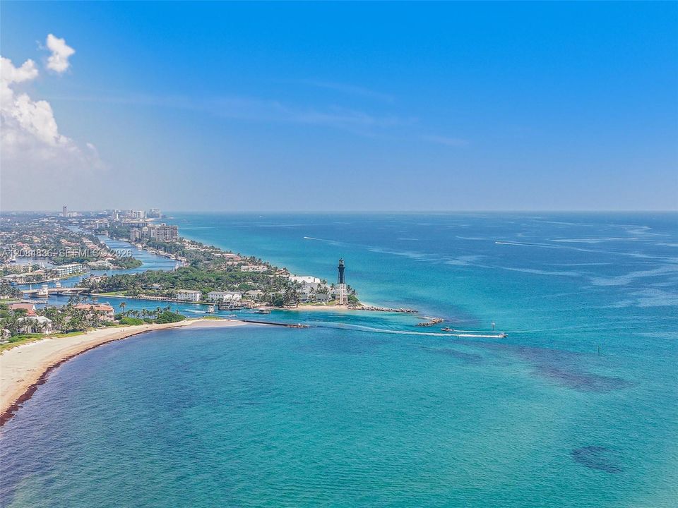 En Venta: $3,599,000 (3 camas, 3 baños, 2590 Pies cuadrados)