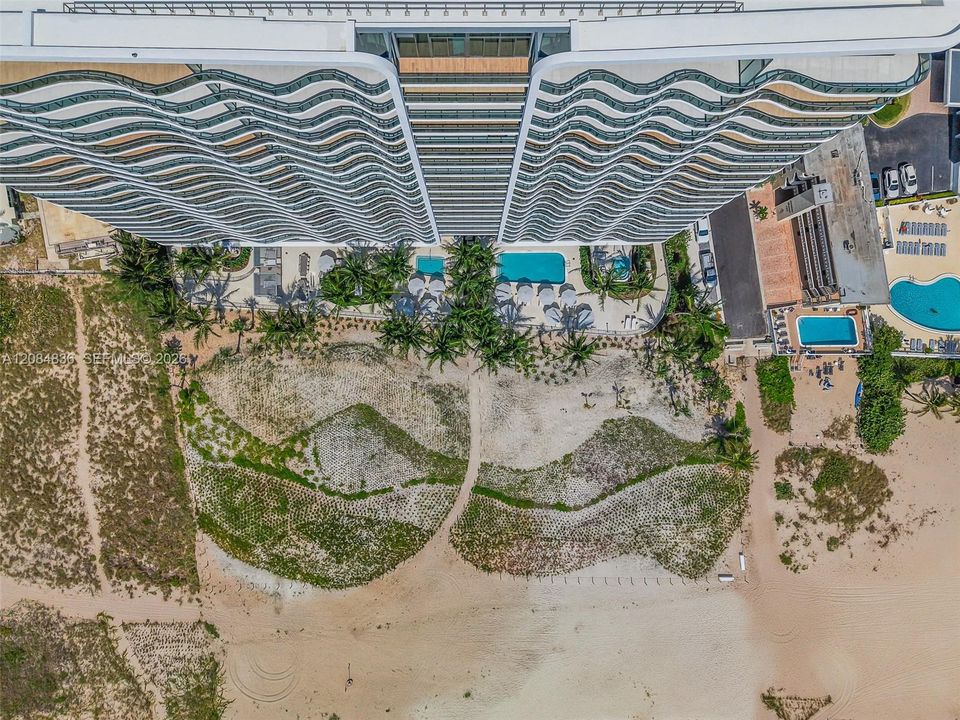 En Venta: $3,599,000 (3 camas, 3 baños, 2590 Pies cuadrados)