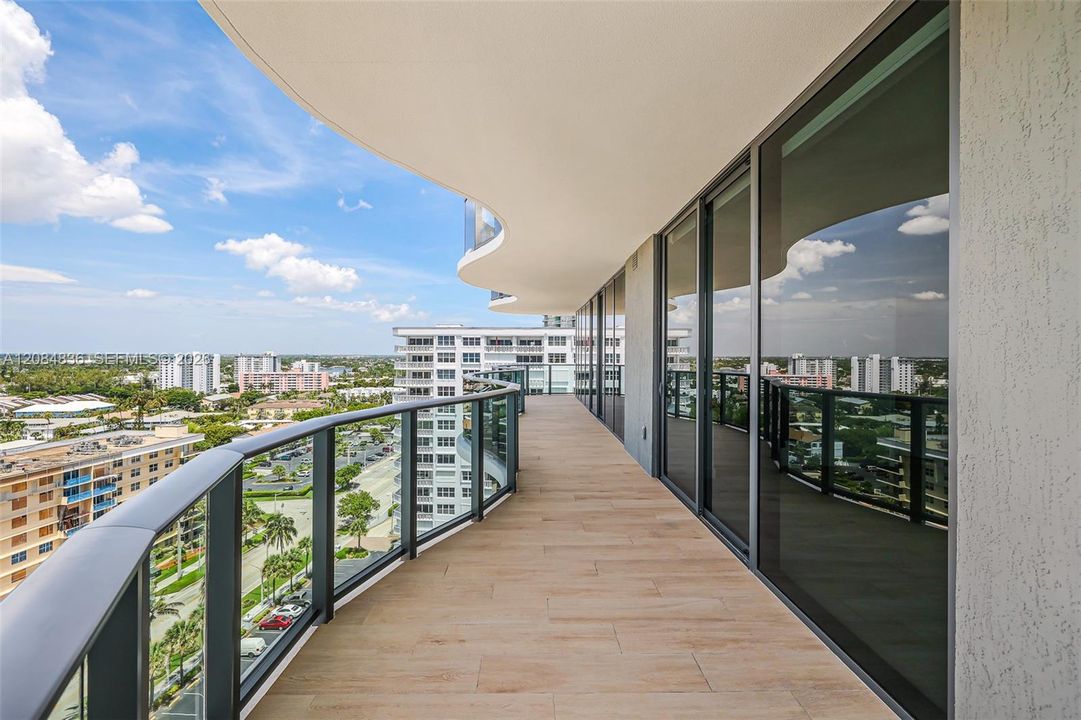 En Venta: $3,599,000 (3 camas, 3 baños, 2590 Pies cuadrados)