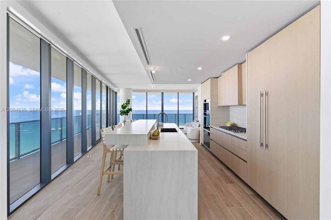 En Venta: $3,599,000 (3 camas, 3 baños, 2590 Pies cuadrados)