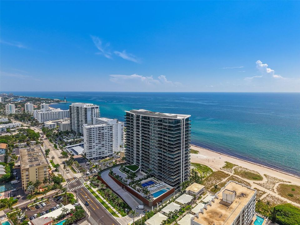 En Venta: $3,599,000 (3 camas, 3 baños, 2590 Pies cuadrados)