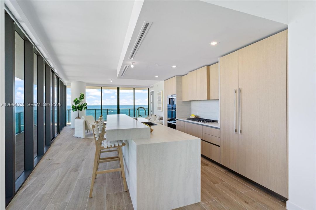 En Venta: $3,599,000 (3 camas, 3 baños, 2590 Pies cuadrados)