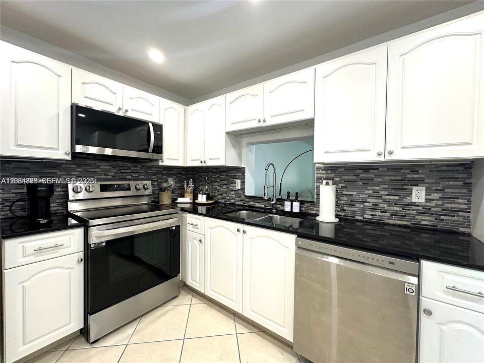 En Venta: $240,000 (2 camas, 2 baños, 1092 Pies cuadrados)