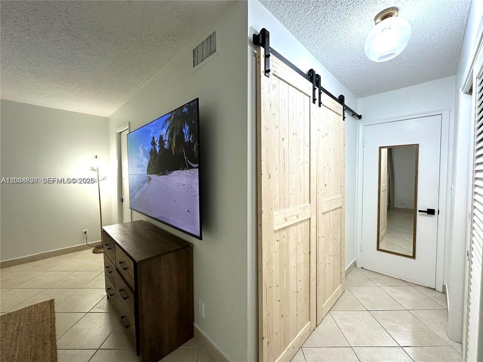 En Venta: $240,000 (2 camas, 2 baños, 1092 Pies cuadrados)
