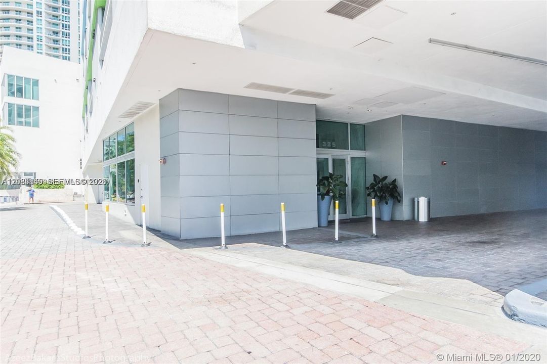 For Rent: $2,300 (0 beds, 1 baths, 507 Square Feet)